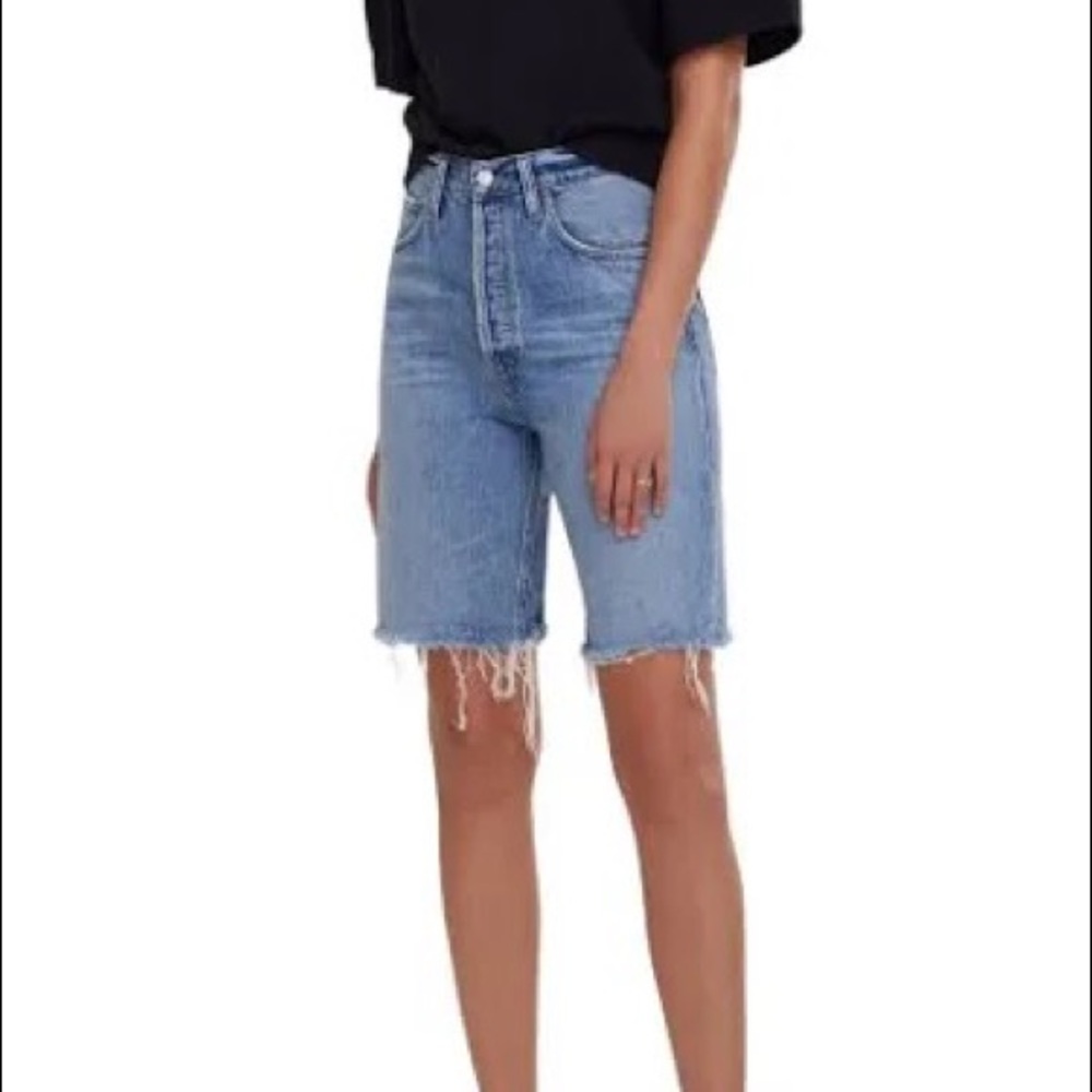 Bermudas are back baby! The Agolde 90s pinch waist Jean short